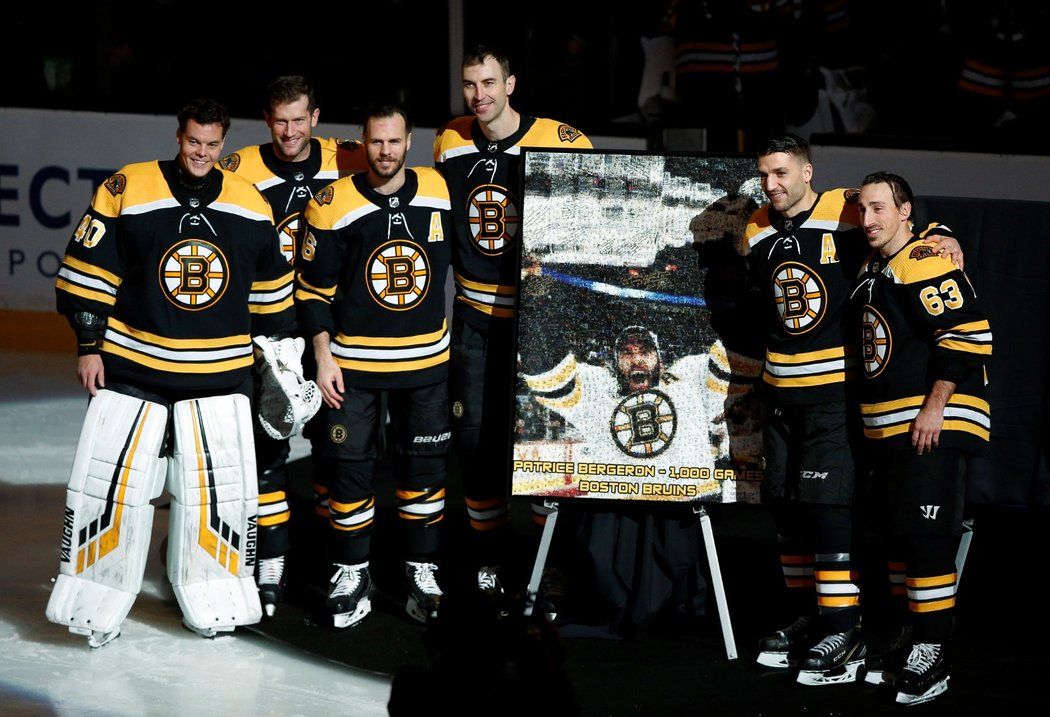 Boston před utkáním proti Los Angeles ocenil Patrice Bergerona za tisíc odehraných utkání v NHL