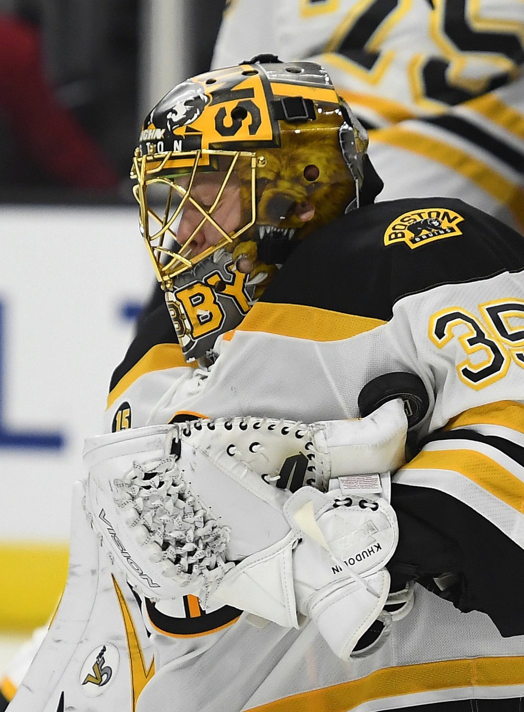 Náhradní brankář Bostonu Anton Khudobin proti Los Angeles zářil