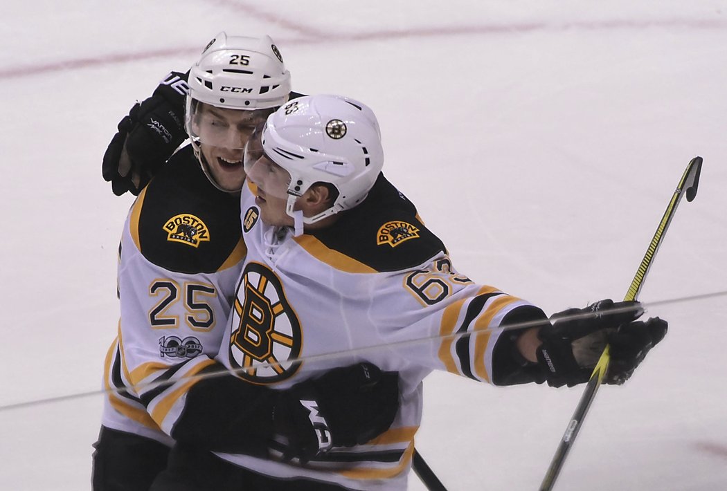 Boston vstupoval do závěrečné třetiny za nepříznivého stavu 2:3, ale Brad Marchand zařídil hattrickem obrat.