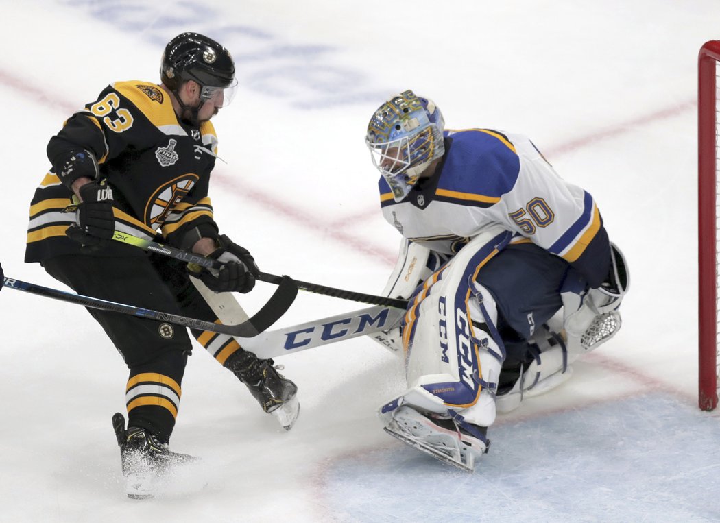 Jordan Binnington chytil tentokrát 38 střel