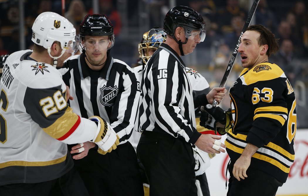 Provokatér Brad Marchand si prohodil pár hezkých slov s Paulem Stastnym z Vegas