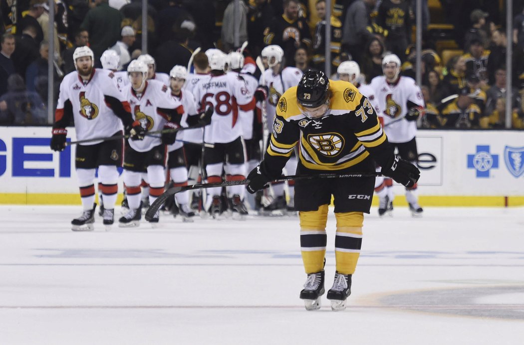 Zklamaný Charlie McAvoy, Boston prohrál s Ottawou už potřetí