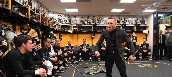 Conor McGregor a jeho motivační řeč k hokejistům Bostonu Bruins.