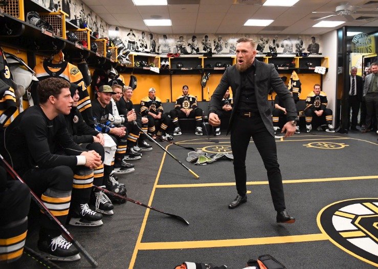 Conor McGregor a jeho motivační řeč k hokejistům Bostonu Bruins.