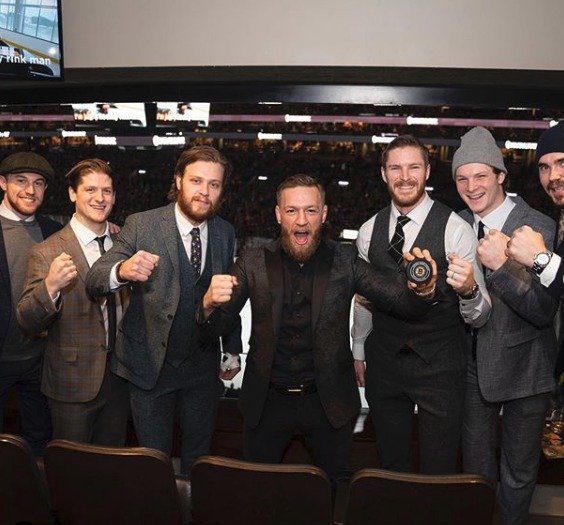 Hvězda UFC Conor McGregor v kabině Bostonu před zápasem s Columbusem.