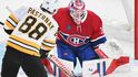David Pastrňák z Bostonu v šanci v utkání proti Montrealu