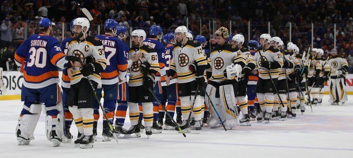 Hokejisté Bostonu prohráli šestý duel play off NHL na ledě New York Islanders 2:6 a skončila jim sezona