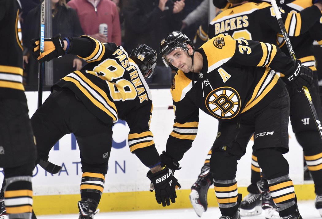 Dvě hvězdy večera! David Pastrňák a Patrice Bergeron slaví vítězství nad Ottawou