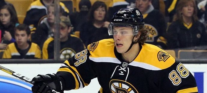 David Pastrňák během premiéry v Bostonu odehrál necelých 8 minut