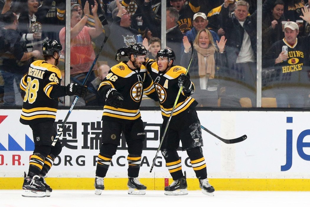 David Pastrňák, David Krejčí a Brad Marchand zařídili výhru nad Arizonou