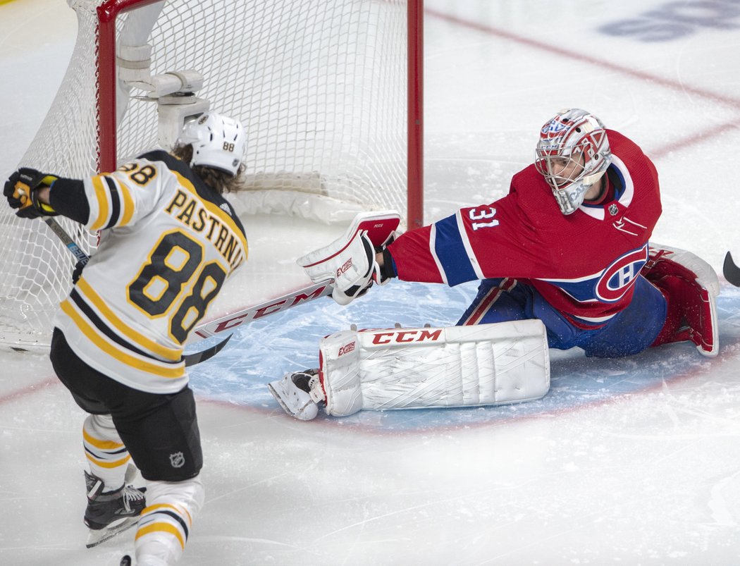 Carey Price pochytal 31 střel, takhle zlikvidoval pokus Davida Pastrňáka