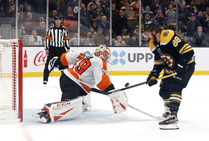 Pastrňák neproměnil dva nájezdy a Boston padl. Chytil a Faksa s gólem Pastrňák neproměnil dva nájezdy a Boston padl. Chytil a Faksa s gólem