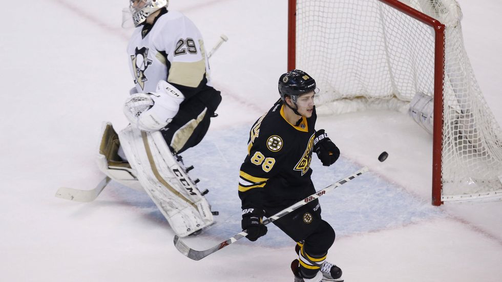 David Pastrňák se raduje poté, co otevřel skóre