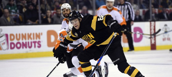 David Pastrňák se proti Flyers střelecky prosadil, když otevřel skóre zápasu