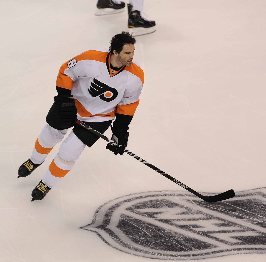 Jaromír Jágr při rozbruslení na ledě Bostonu před svým návratem do NHL