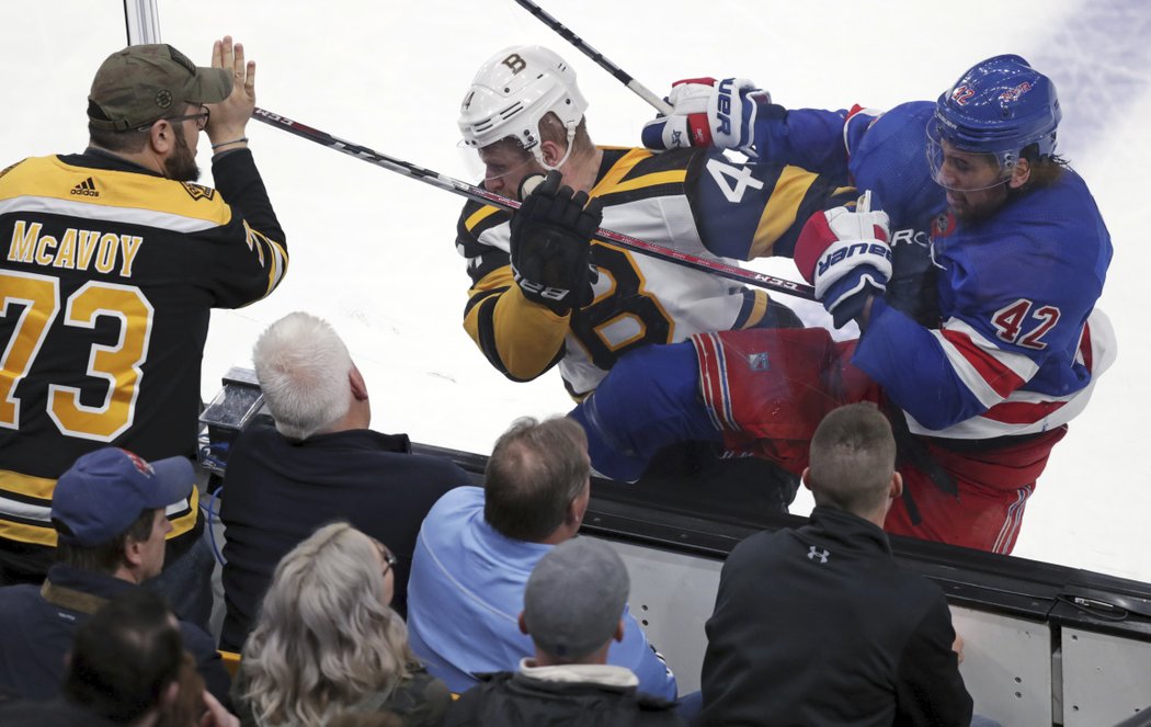 Diváci v TD Garden byli z tempa zápasu a šesti branek v síti Rangers (na pěti z nich se podílel David Pastrňák) u vytržení.