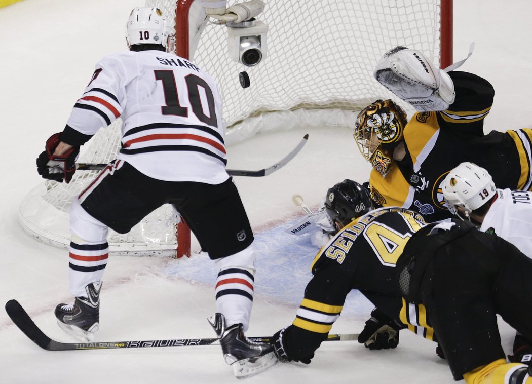 Patrick Sharp se trefil podruhé ve finále.