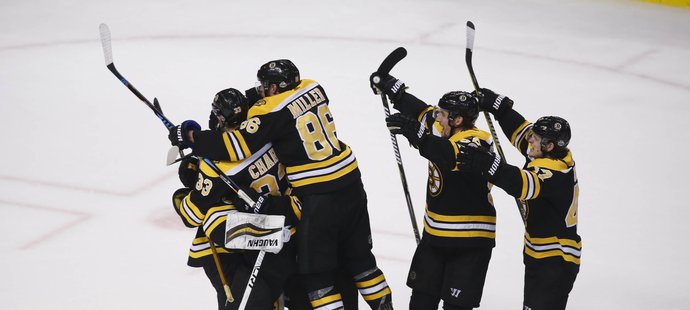 Boston Bruins postupují do 2. kola