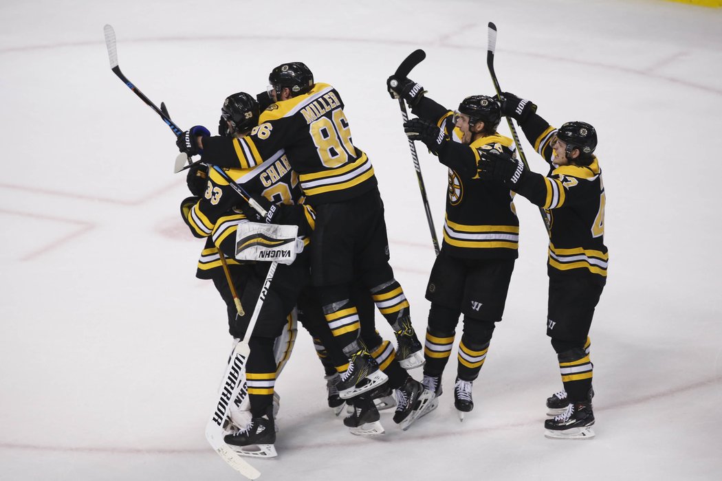 Boston Bruins postupují do 2. kola