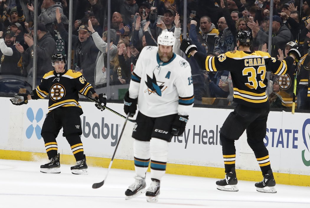 Hokejisté Bostonu porazili v NHL San Jose hladce 4:1.