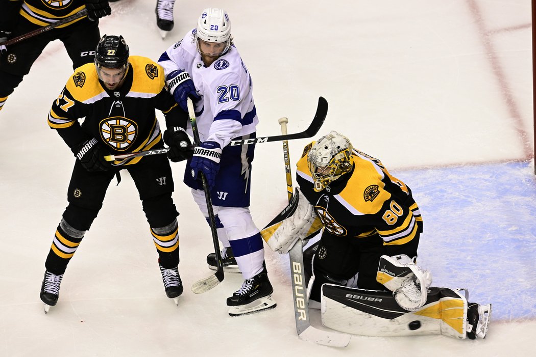 Daniel Vladař se stal prvním gólmanem v klubové historii Bostonu a jedenáctým v NHL celkově, který naskočil poprvé do zápasu NHL až v play off. 