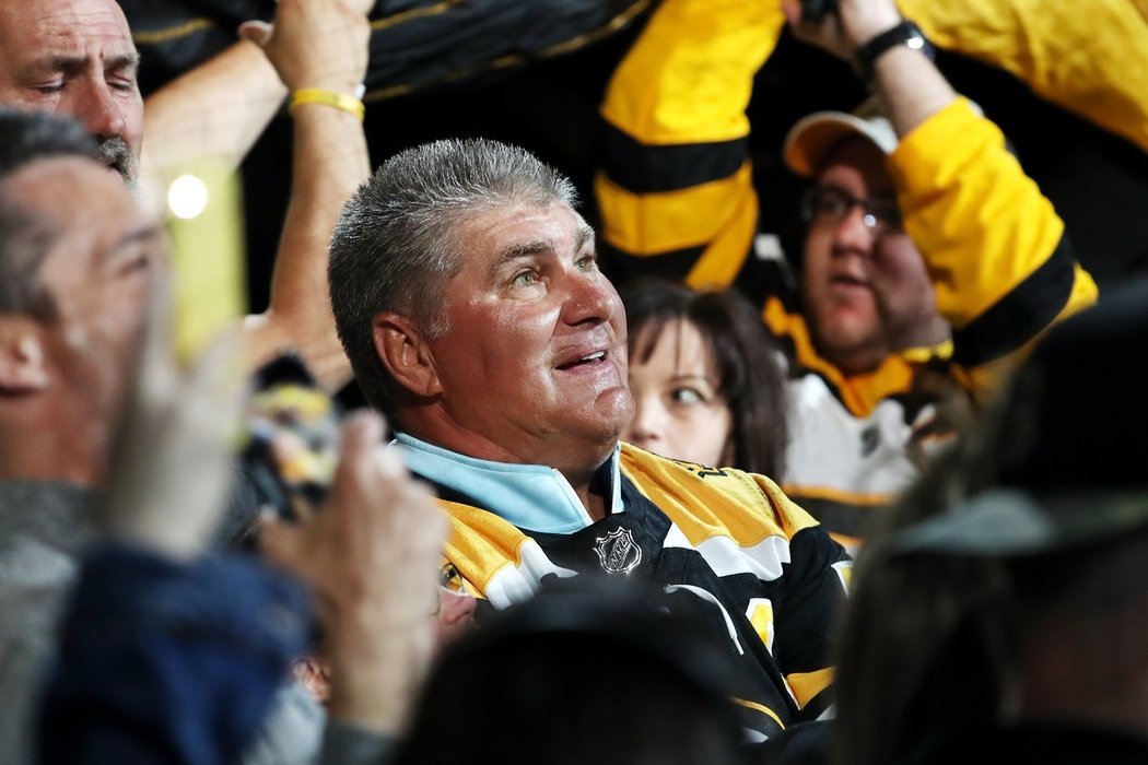 Bývalý vynikající obránce Ray Bourque patří mezi legendy Boston Bruins. V týmu strávil 20 sezon, z nichž 15 odehrál jako kapitán