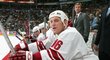 Brett Hull ukončil kariéru 8. října roku 2005 po jepičím pětizápasovém angažmá ve Phoenixu. Jeho koučem byl tehdy Wayne Gretzky.