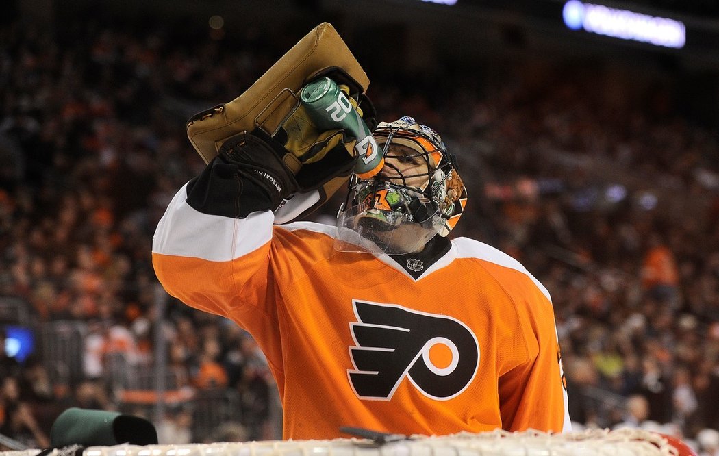 Ilja Bryzgalov v dresu Philadelphie Flyers při zápase play off.