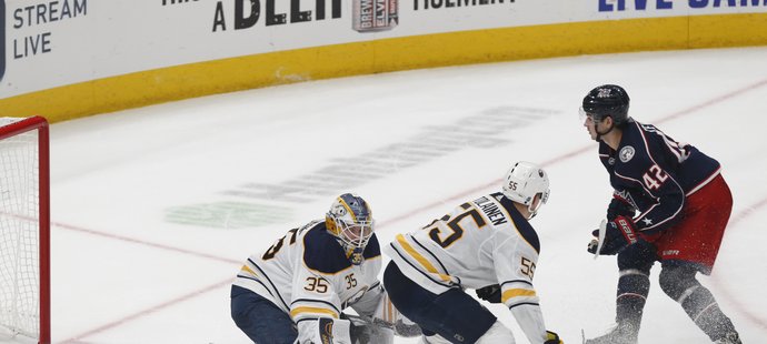 Hokejisté Buffala s útočníkem Vladimírem Sobotkou prohráli v pondělním utkání NHL v Columbusu 3:4 v prodloužení a ve třetím vystoupení v sezoně utrpěli první ztrátu.