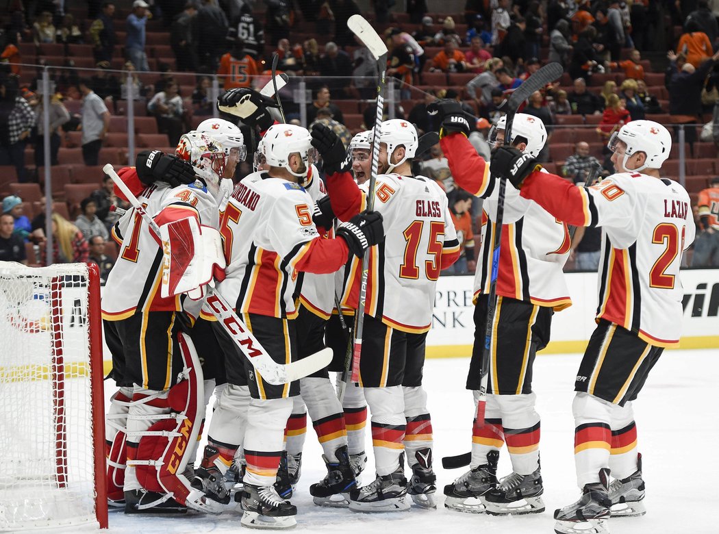 Hokejisté Calgary ukončili výhrou 2:0 sérii 29 porážek v řadě v Honda Center v Anaheimu