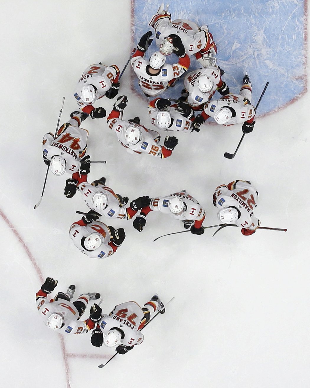 Hokejisté Calgary ukončili výhrou 2:0 sérii 29 porážek v řadě v Honda Center v Anaheimu