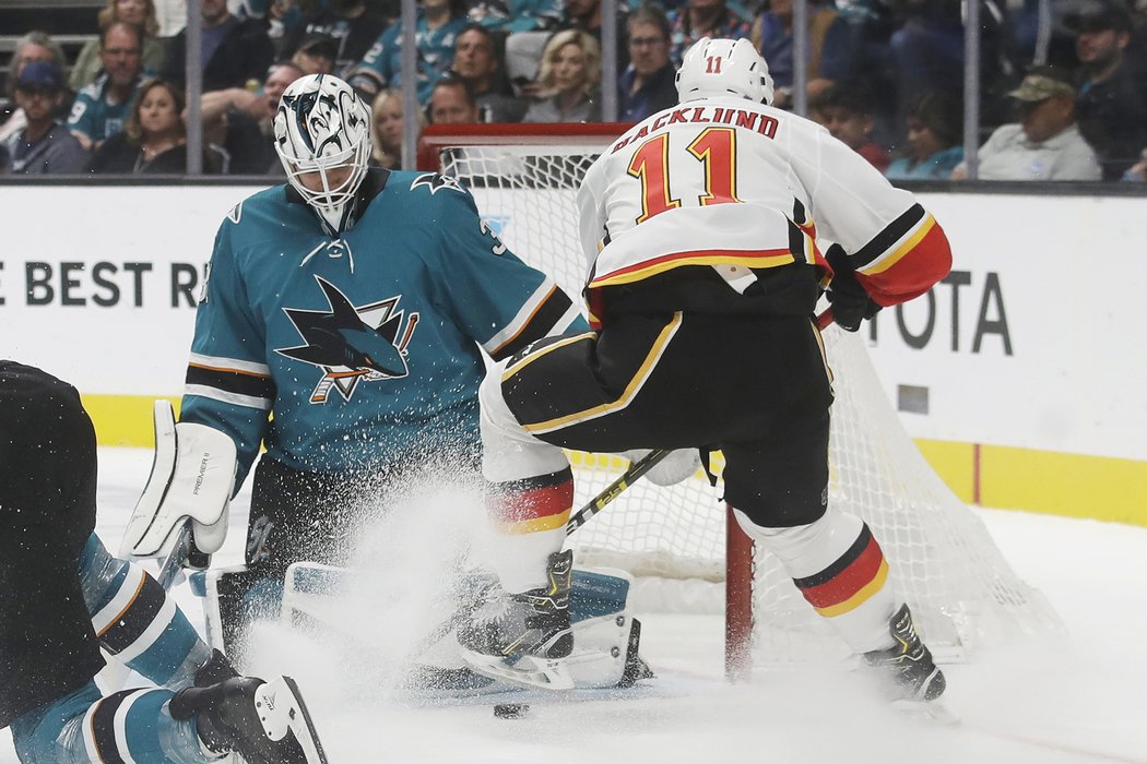 Martin Jones chytil celkem 32 pokusů Calgary