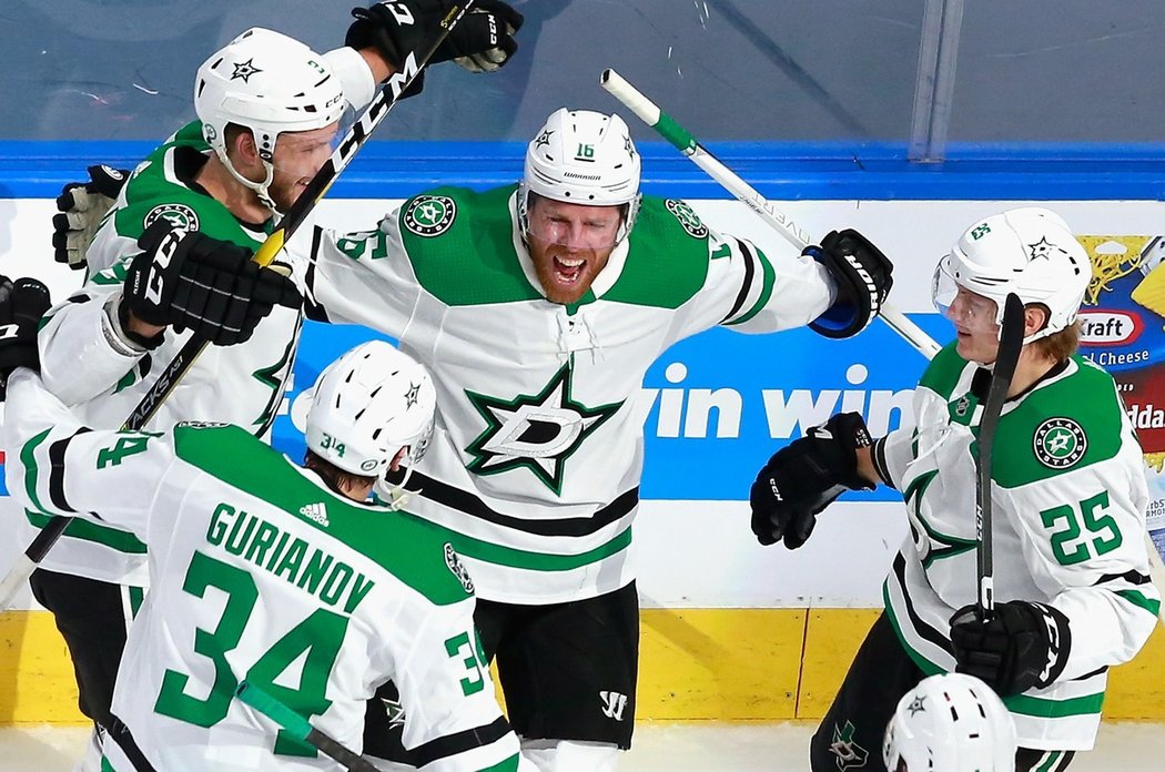 Dallas prohrával v průběhu první třetiny už 0:3, skóre ale sedmi góly neuvěřitelně otočil a postoupil do 2. kola Stanley Cupu.