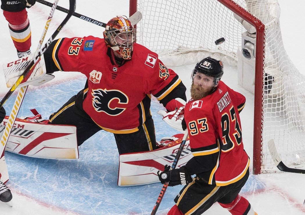 David Rittich vydržel v brance Calgary ve svém premiérovém startu v play off NHL necelou třetinu. Během druhé periody inkasoval tři branky a do závěrečného dějství už nenastoupil.