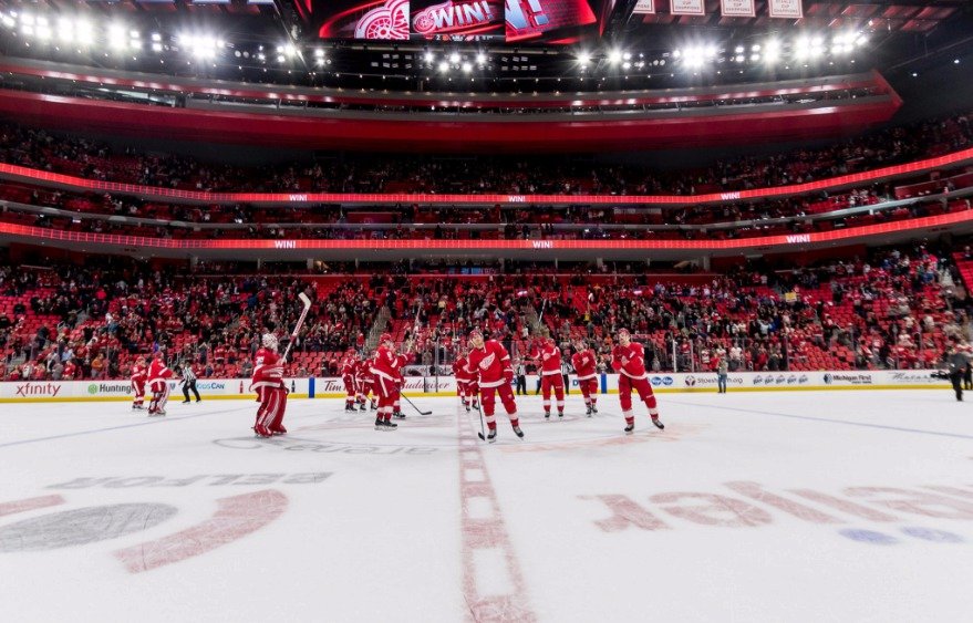 V sestavě vítězů scházel kvůli potížím s třísly Martin Frk a Petr Mrázek, který chytal před pár dny jejich vzájemný zápas v Calgary, zůstal mezi náhradníky.