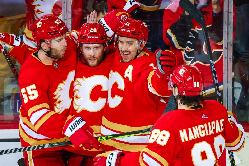 Hokejisté Calgary rozdrtili v prvním utkání série play off NHL velkého rivala z Edmontonu