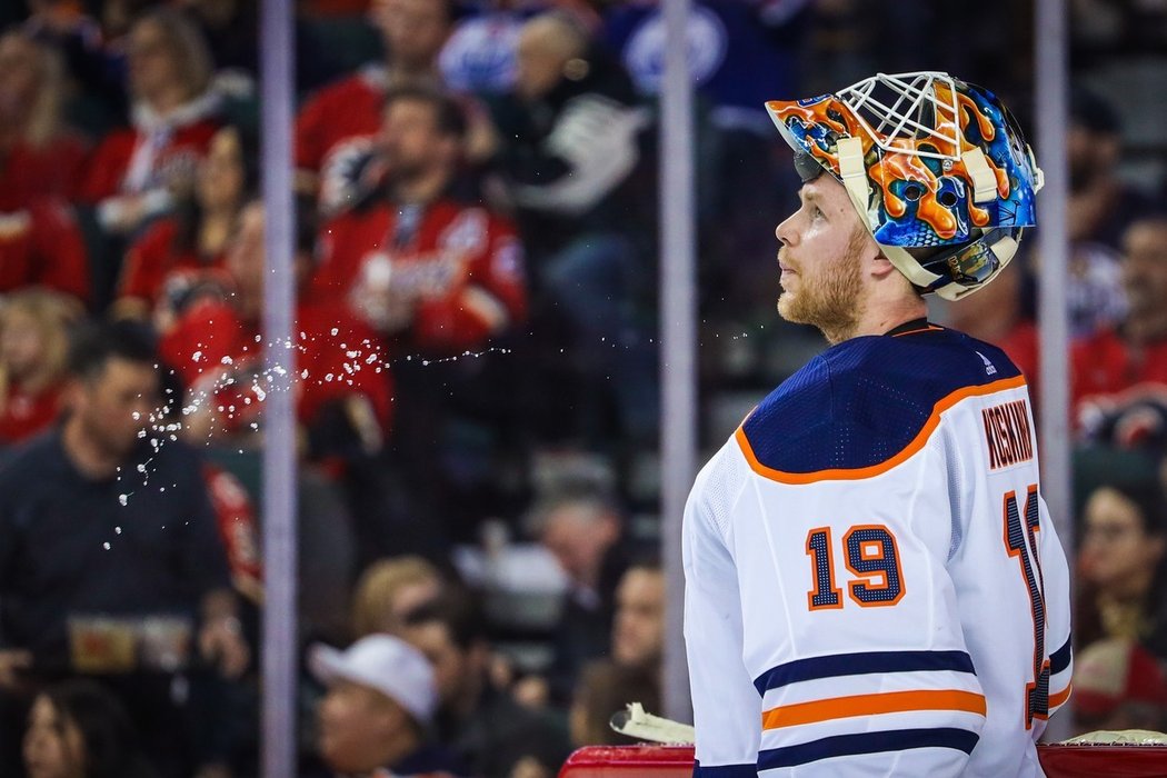 Zklamaný brankář Edmontonu Mikko Koskinen.