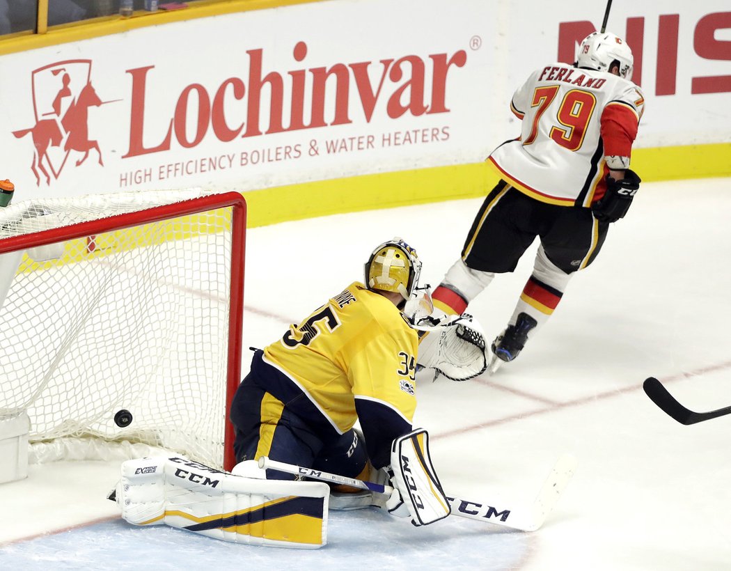 Micheal Ferland přispěl brankou k výhře Calgary