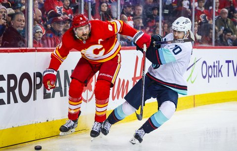 Chris Tanev z Calgary je aktuálně na seznamu hráčů, kteří by v nejbližších týdnech měli změnit adresu