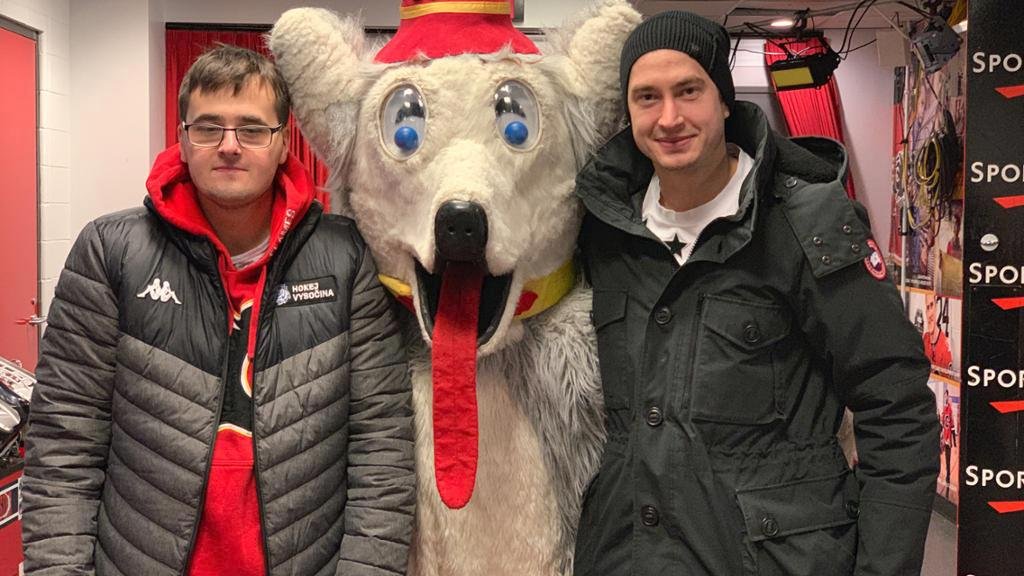 Brankář Calgary Flames David Rittich udělal ohromnou radost bratru Tomášovi, který statečně žije s autismem