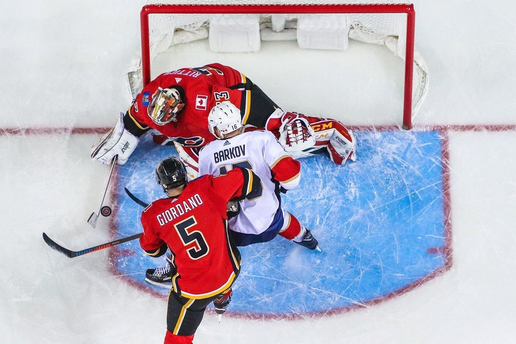 Na čtvrtém triumfu Flames v řadě měl zásluhu i brankář David Rittich, který zastavil 24 střel Panthers.