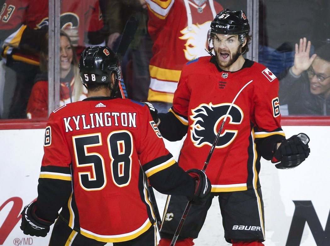 Michael Frolík se v pátečním utkání NHL výraznou měrou podílel na vítězství hokejistů Calgary 4:3 nad Floridou.