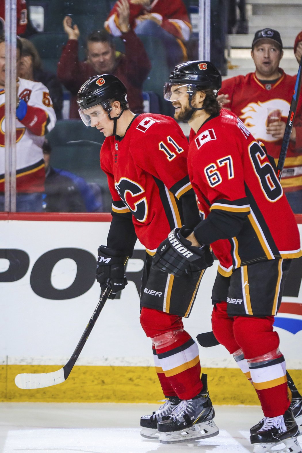 Michael Frolík se v pondělním utkání NHL podílel gólem a nahrávkou na výhře hokejistů Calgary 5:2 nad Arizonou.