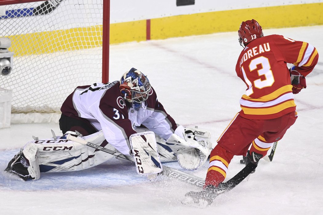 Perfektní Philipp Grubauer zastavil i trestné střílení Johnny Gaudreaua