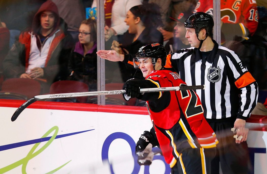 Jiří Hudler táhl ofenzivu Calgary, proti Avalanche byl u všech tří gólů svého týmu.