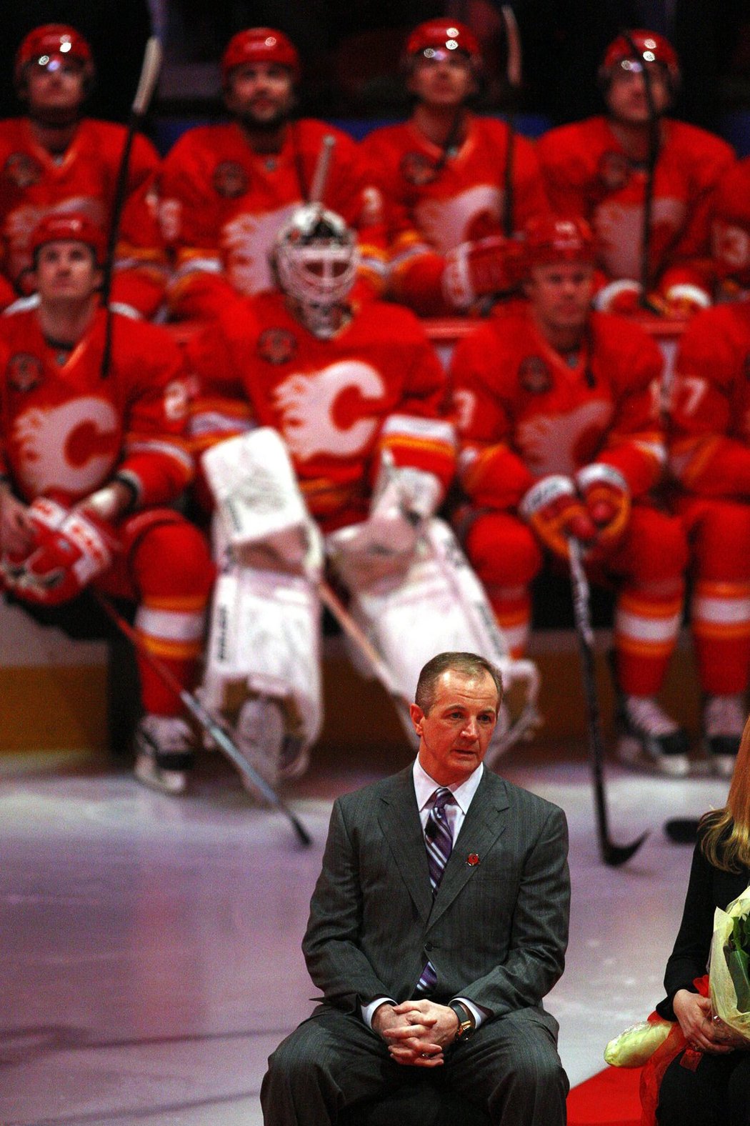 Calgary Flames ocenili svého bývalého obránce a člena Síně slávy Ala MacInnise.