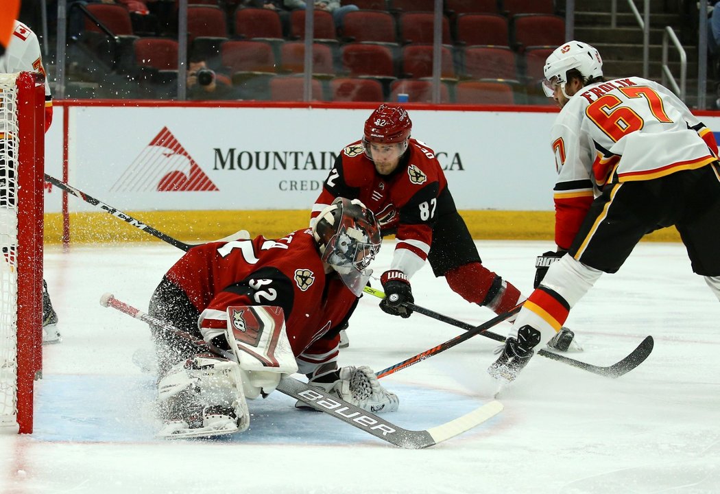 Michael Frolík si připsal trefu v utkání mezi Calgary a Arizonou