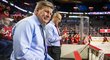 Bill Peters má problém, Calgary ho odsunulo ze střídačky. Co bude dál?