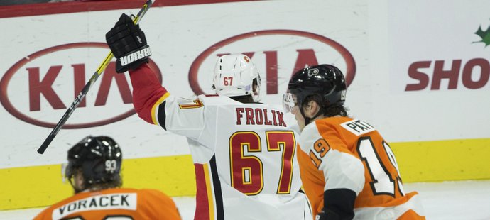 Michael Frolík rozhodl v NHL gólem v prodloužení o výhře Calgary 5:4 na ledě Philadelphie.