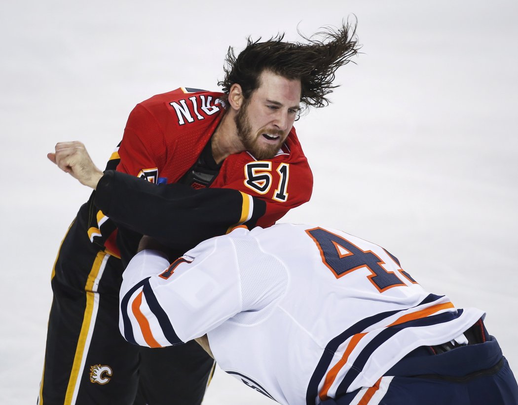 Tradiční &#34;Battle of Alberta&#34; mezi Calgary a Edmontonem znovu měla šťávu